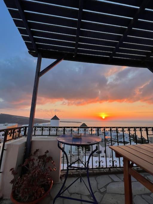 Sunset View Apartment Oía Exterior photo